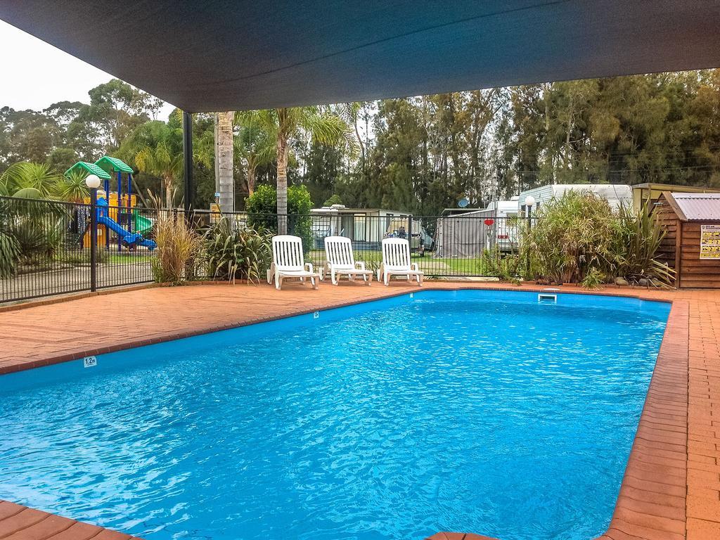 Caseys Beach Holiday Park Sunshine Bay エクステリア 写真