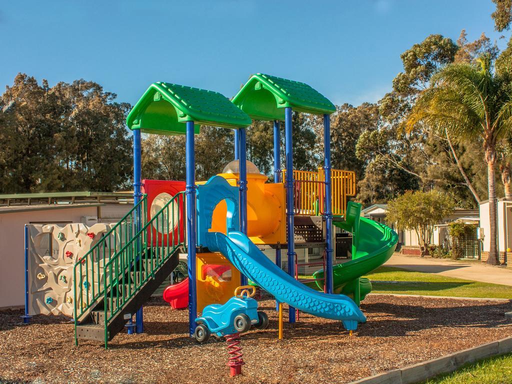 Caseys Beach Holiday Park Sunshine Bay エクステリア 写真