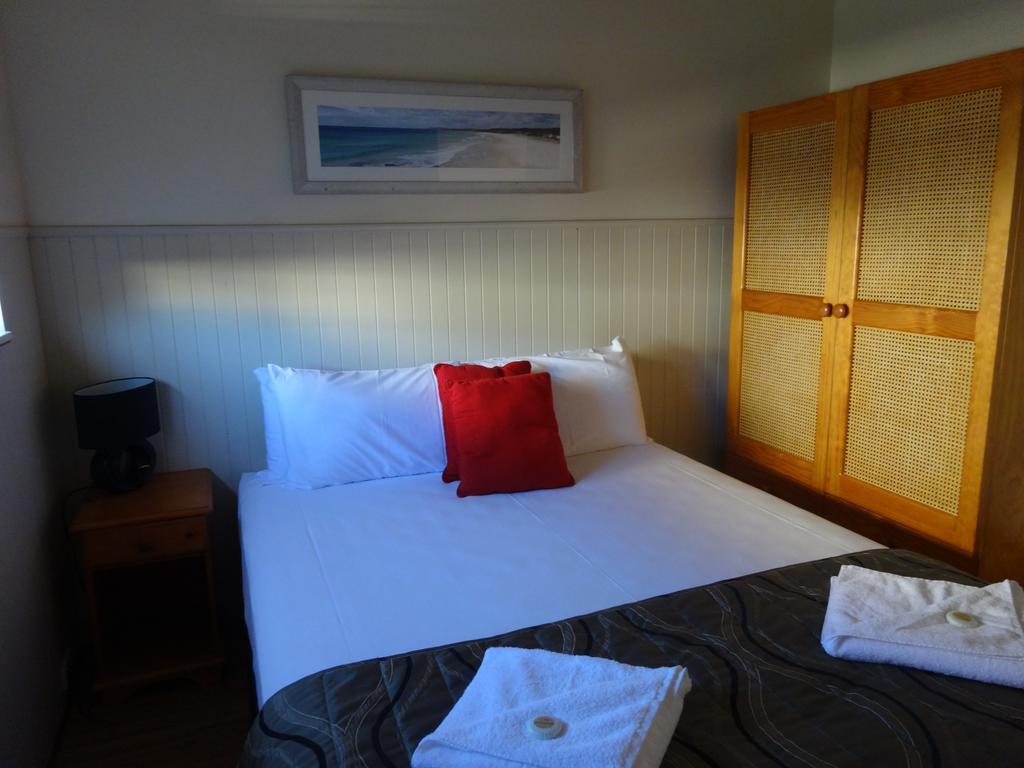 Caseys Beach Holiday Park Sunshine Bay エクステリア 写真