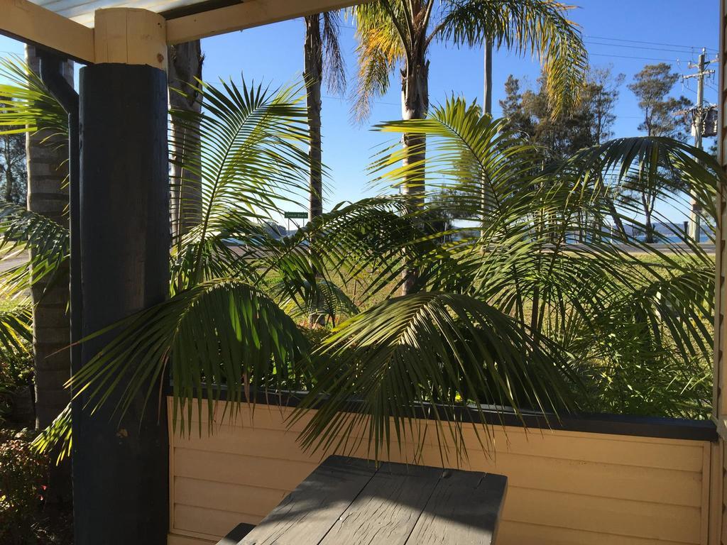 Caseys Beach Holiday Park Sunshine Bay エクステリア 写真