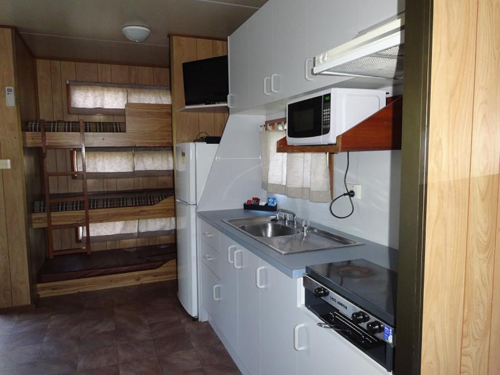 Caseys Beach Holiday Park Sunshine Bay エクステリア 写真