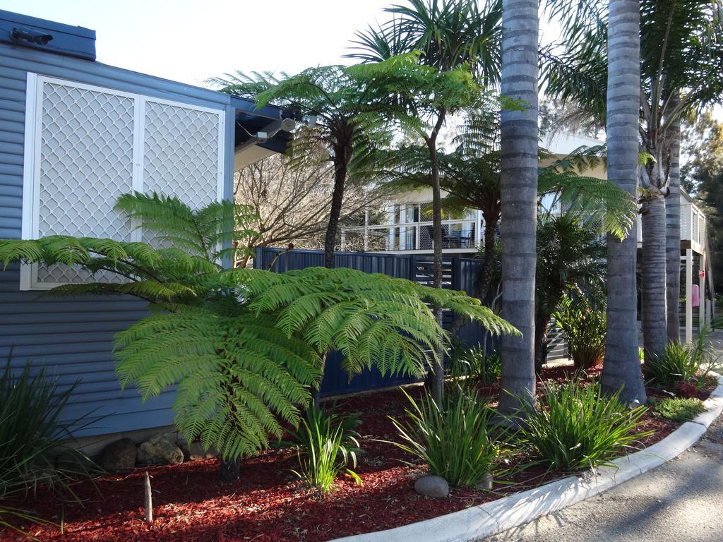 Caseys Beach Holiday Park Sunshine Bay エクステリア 写真