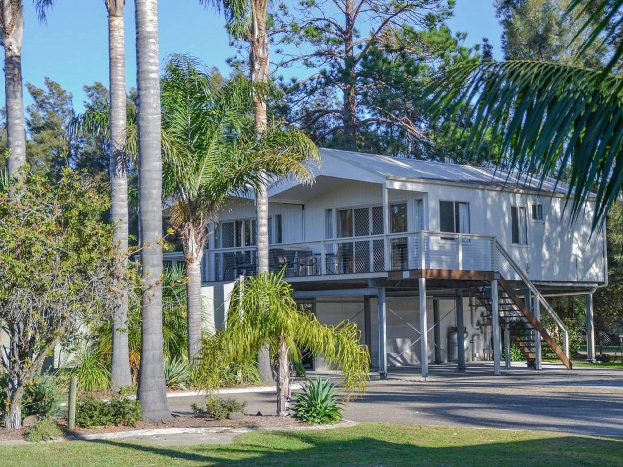 Caseys Beach Holiday Park Sunshine Bay エクステリア 写真