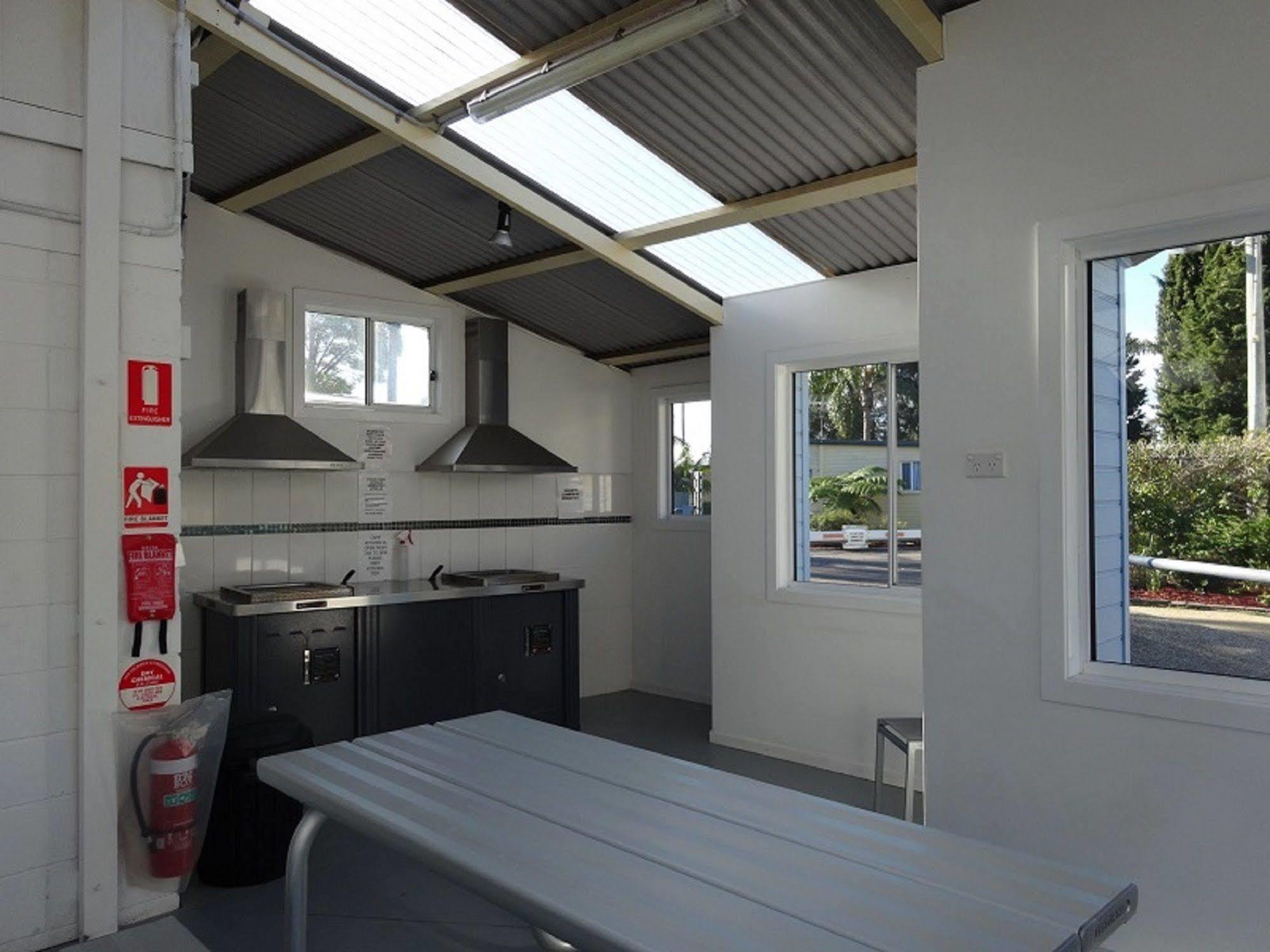 Caseys Beach Holiday Park Sunshine Bay エクステリア 写真