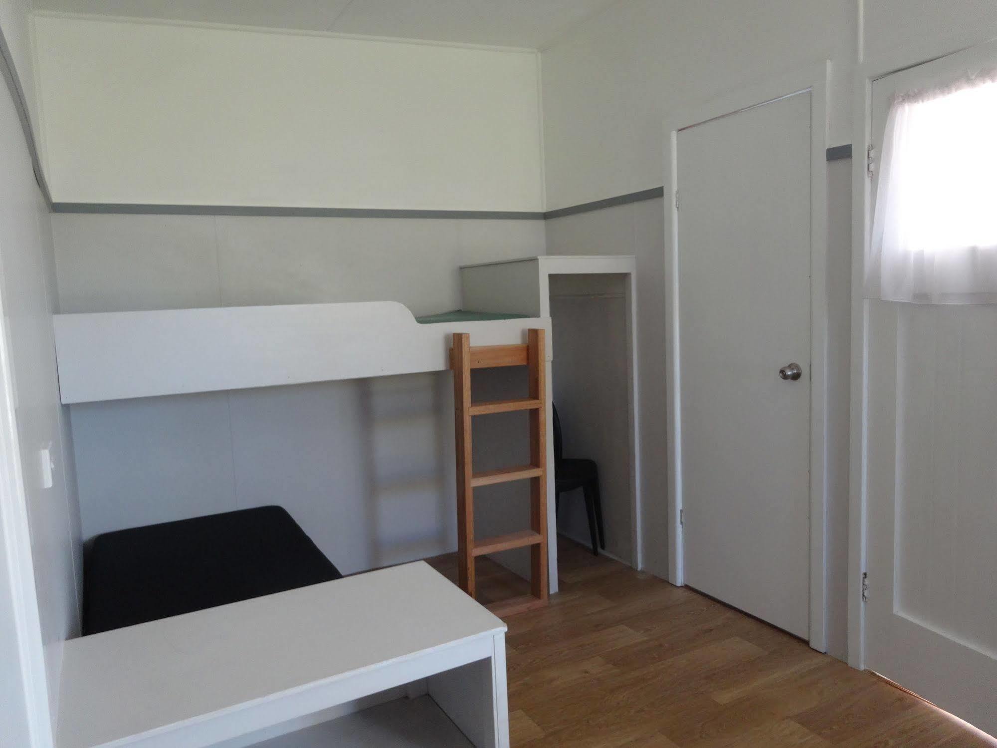 Caseys Beach Holiday Park Sunshine Bay エクステリア 写真