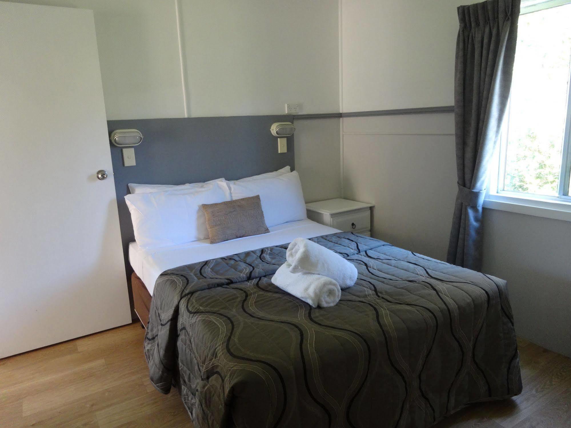 Caseys Beach Holiday Park Sunshine Bay エクステリア 写真