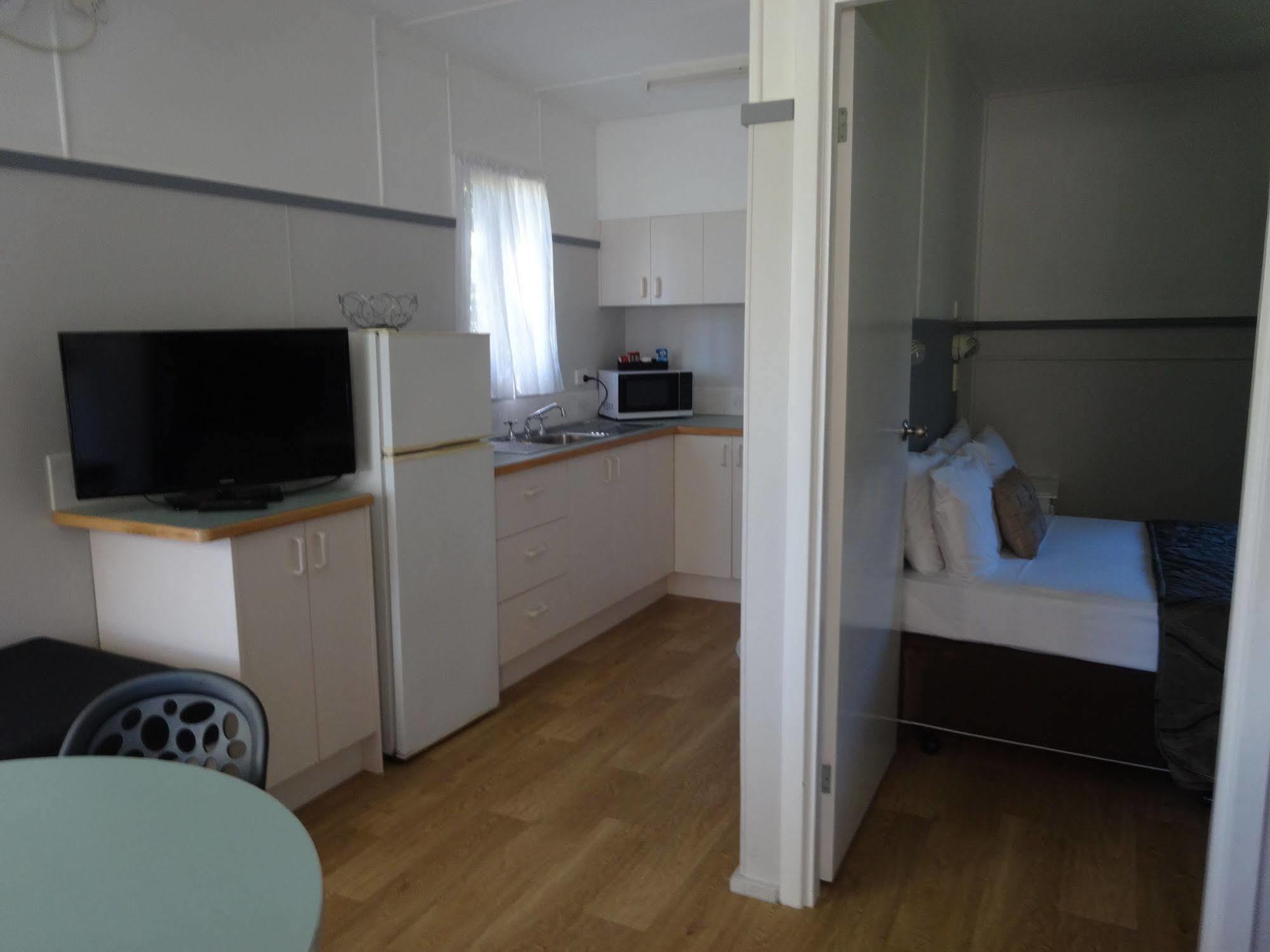 Caseys Beach Holiday Park Sunshine Bay エクステリア 写真