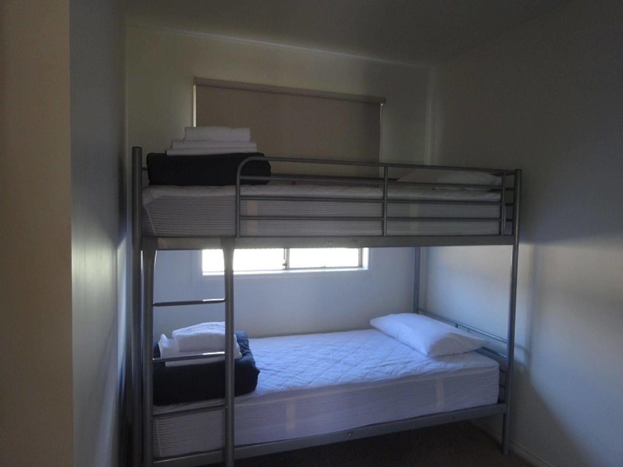 Caseys Beach Holiday Park Sunshine Bay エクステリア 写真