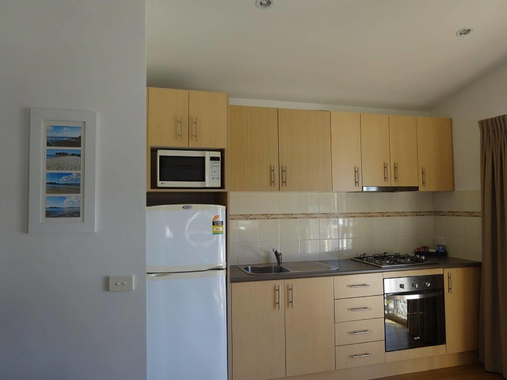 Caseys Beach Holiday Park Sunshine Bay エクステリア 写真